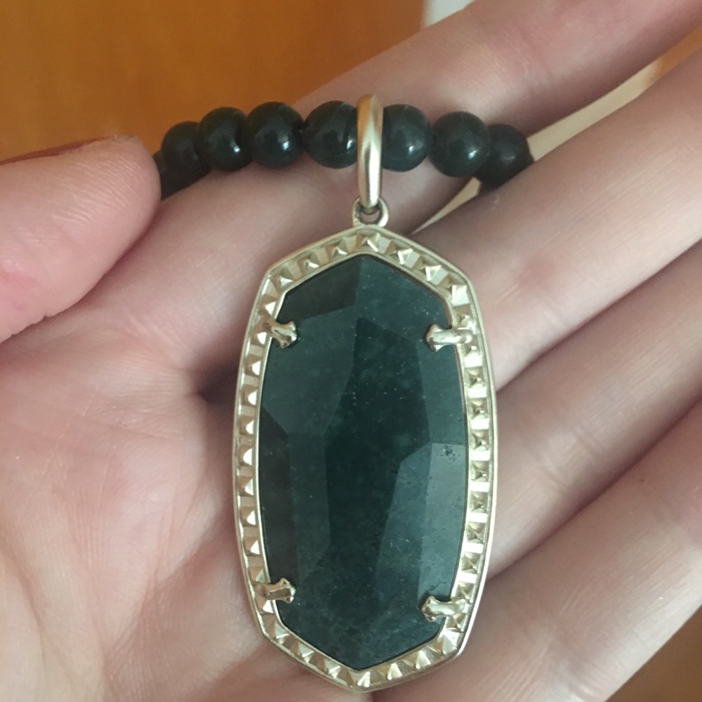 Kendra Scott necklace